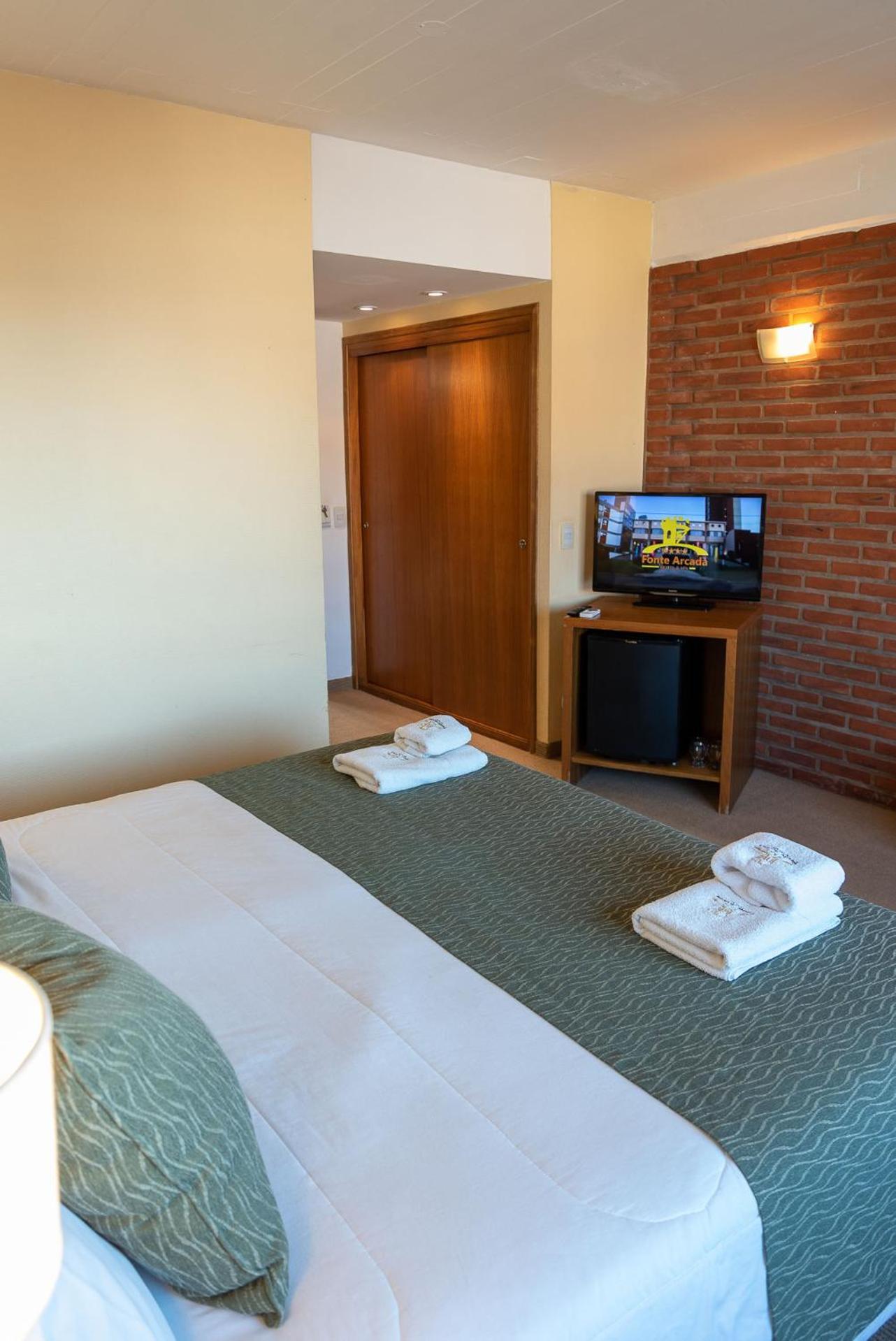Fonte Arcada Hotel Villa Gesell Ruang foto
