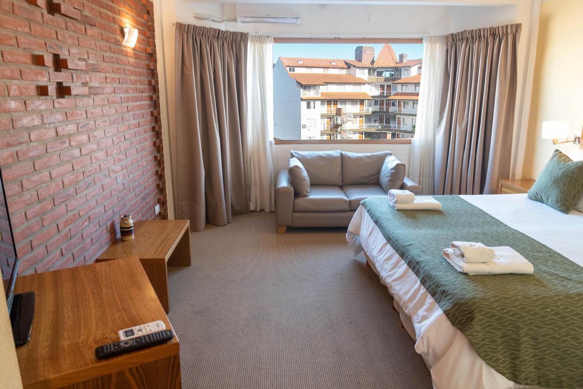 Fonte Arcada Hotel Villa Gesell Ruang foto